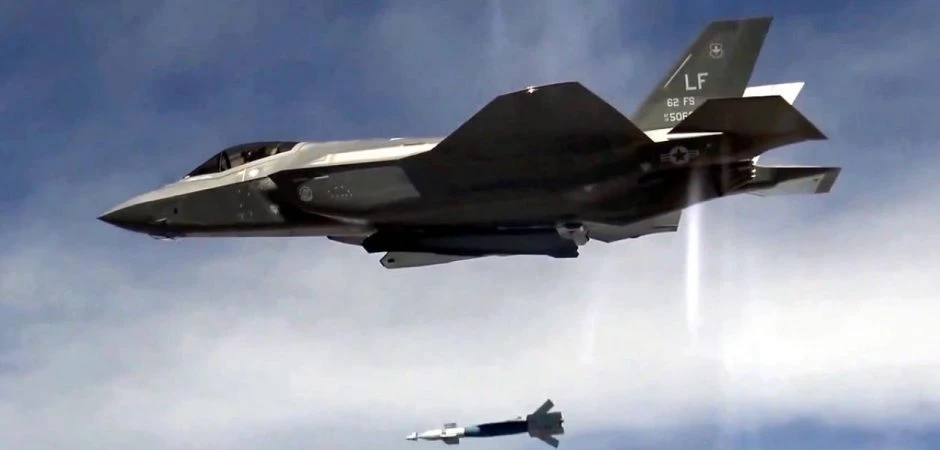 Μέσα στο πιλοτήριο ενός F-35 – Τί βλέπει ένας χειριστής (βίντεο)